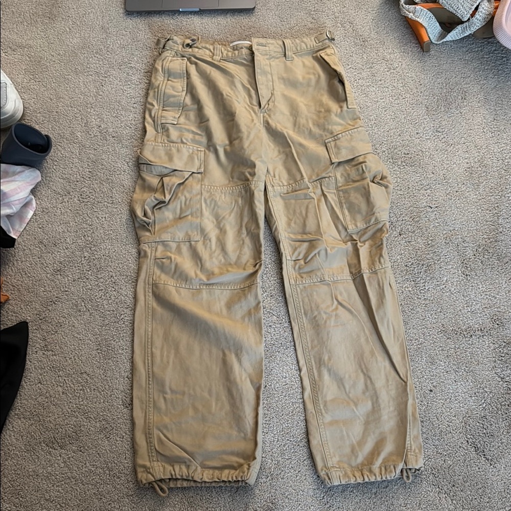 Aritzia Women's Tan Cargo Pants